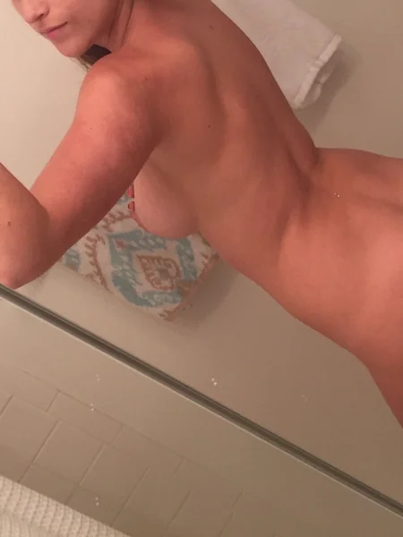 Selfie de uma Rapariga Solitária e em Forma foto 51