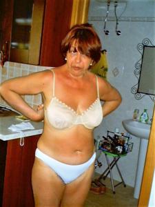 La nonna italiana diventa nuda - foto #18