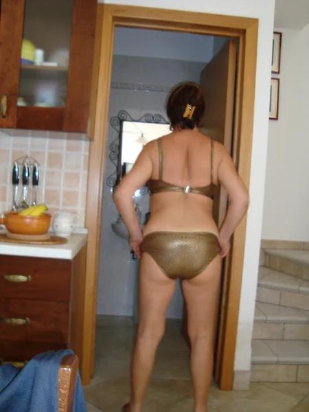 Итальянская бабушка раздевается фото 74