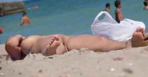 Eccitanti fighe di donne sulla spiaggia nudista - foto #41