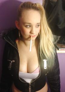 Alla donna tedesca piace succhiare e fumare - foto #22
