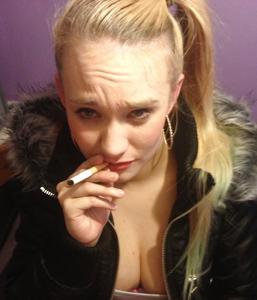 Alla donna tedesca piace succhiare e fumare - foto #34