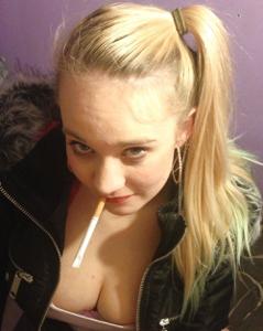 Alla donna tedesca piace succhiare e fumare - foto #39