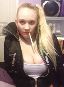 Alla donna tedesca piace succhiare e fumare - foto #8