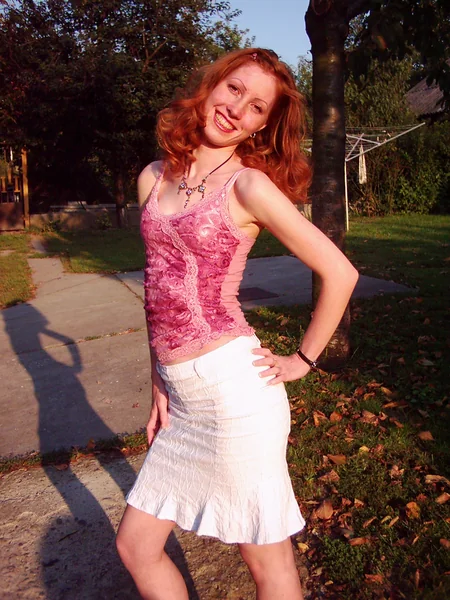 Сексуальная и стройная рыжеволосая девушка фото 3