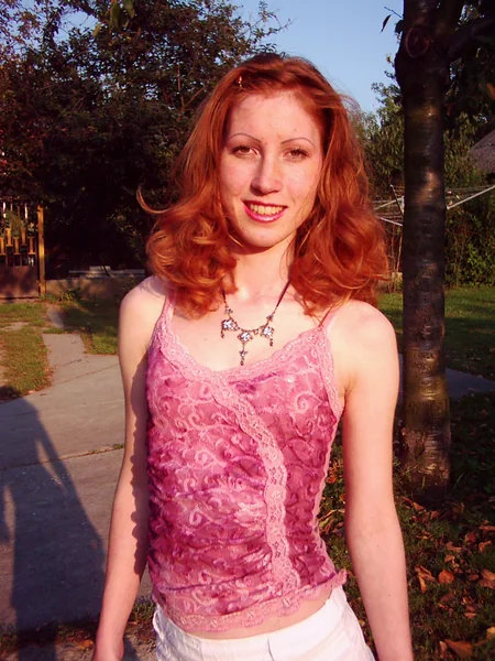 Сексуальная и стройная рыжеволосая девушка фото 4