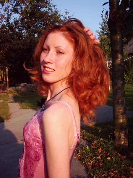 Сексуальная и стройная рыжеволосая девушка фото 5