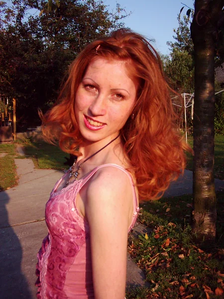 Сексуальная и стройная рыжеволосая девушка фото 6