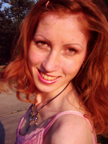 Сексуальная и стройная рыжеволосая девушка фото 8