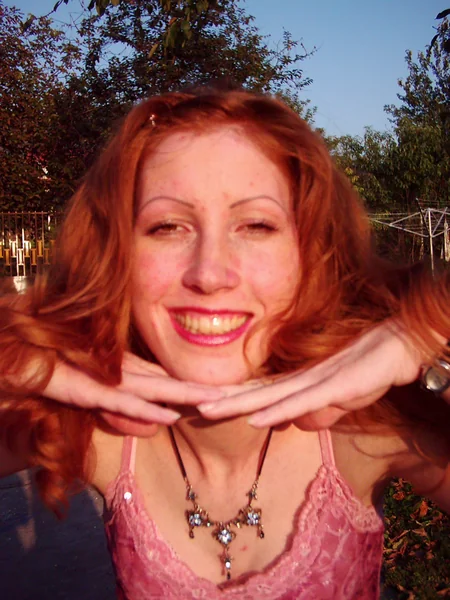 Сексуальная и стройная рыжеволосая девушка фото 9