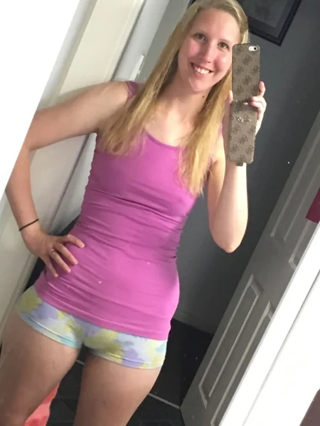 La mujer solitaria con tetas pequeñas se masturba constantemente foto 68