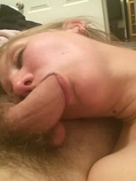 La mujer solitaria con tetas pequeñas se masturba constantemente foto 74