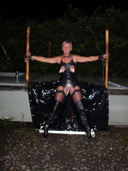 A dinamarquesa madura adora sexo BDSM leve foto 31