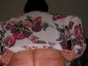 La vecchia donnaccia ama essere una schiava e gode di essere vittima di bullismo da suo marito - foto #96