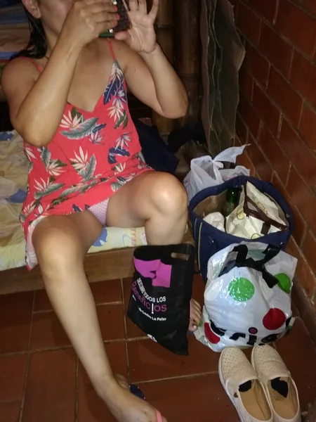Pobre latina vadia fodida por uma bebida foto 32