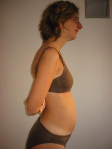 Una donna magra leggermente incinta dei Paesi Bassi - foto #18