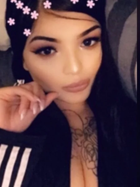Los extraños pezones de una linda latina foto 26