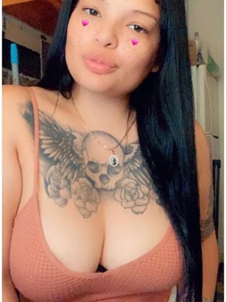 Los extraños pezones de una linda latina foto 31