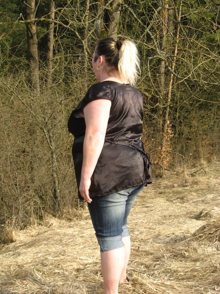 Una mujer gorda muestra sus tetas foto 1