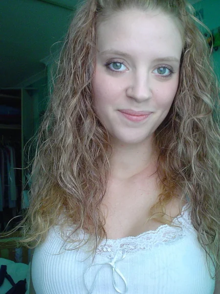 El modesto erotismo de una pelirroja foto 2