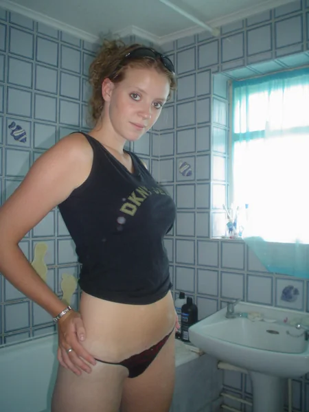 El modesto erotismo de una pelirroja foto 28