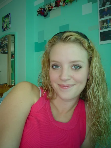 El modesto erotismo de una pelirroja foto 3