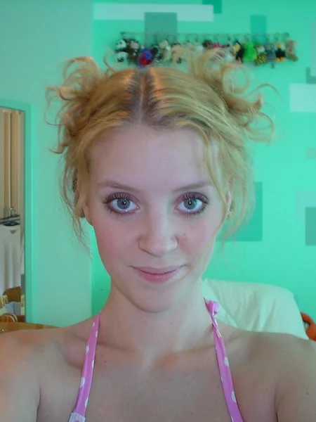 El modesto erotismo de una pelirroja foto 4