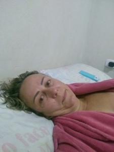 Donna francese anziana si masturba dopo la doccia - foto #12