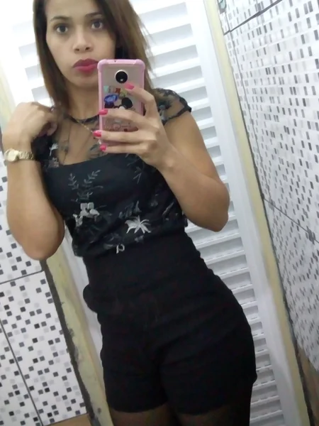 Selfie desnuda de una brasileña foto 5