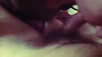 Pompino passionale della moglie italiana e potente sborrata finale in primo piano