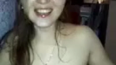 Девушка активно сосет член и готовится принять член в свою вагину