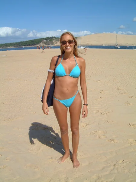 Une superbe blonde en vacances en Espagne photo 29