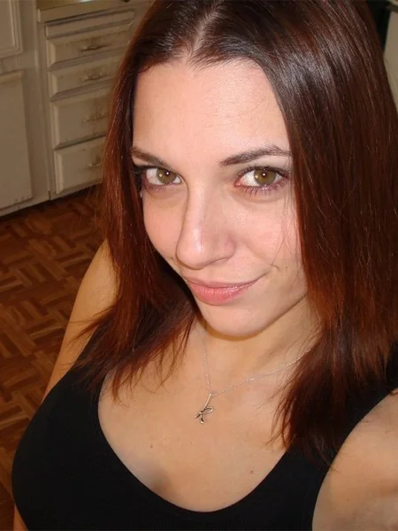 A modest beauty named Sydney photo 1