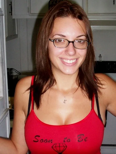 A modest beauty named Sydney photo 4