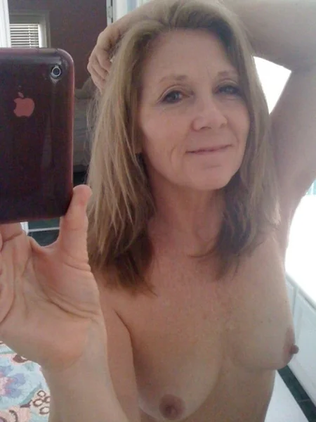 A slim granny has no problem having an affair