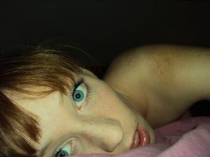 Erotica di una studentessa dagli occhi blu e dai capelli rossi - foto #28