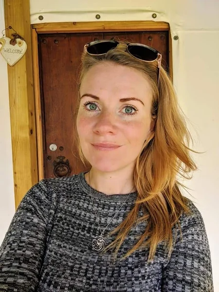 Profesora de música tetona foto 17