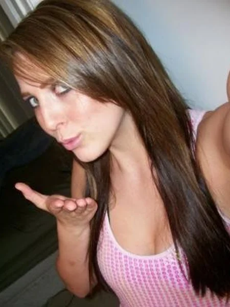 She doesn't know what she likes more: cock or a dildo photo 2